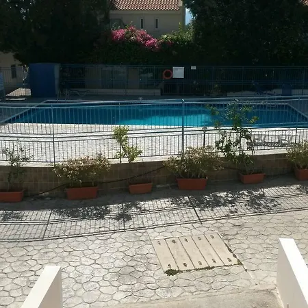 Dorothea Maisonette * Polis